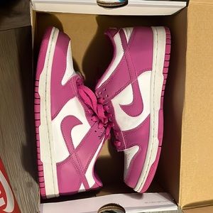 pink Nike dunks